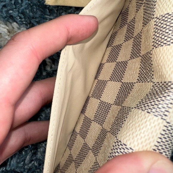 Louis Vuitton Sarah Wallet - Picture 8 of 12